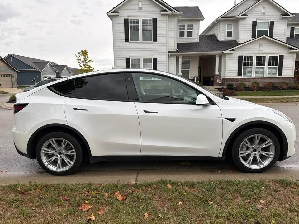Used 2021 Tesla Model Y Long Range AWD/4WD image 11