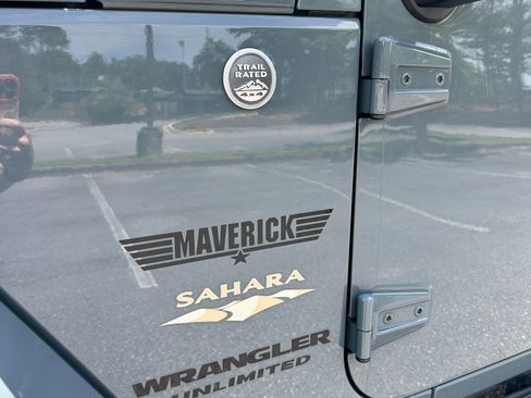 Used 2015 Jeep Wrangler Unlimited Sahara w/ Connectivity Group AWD/4WD image 14