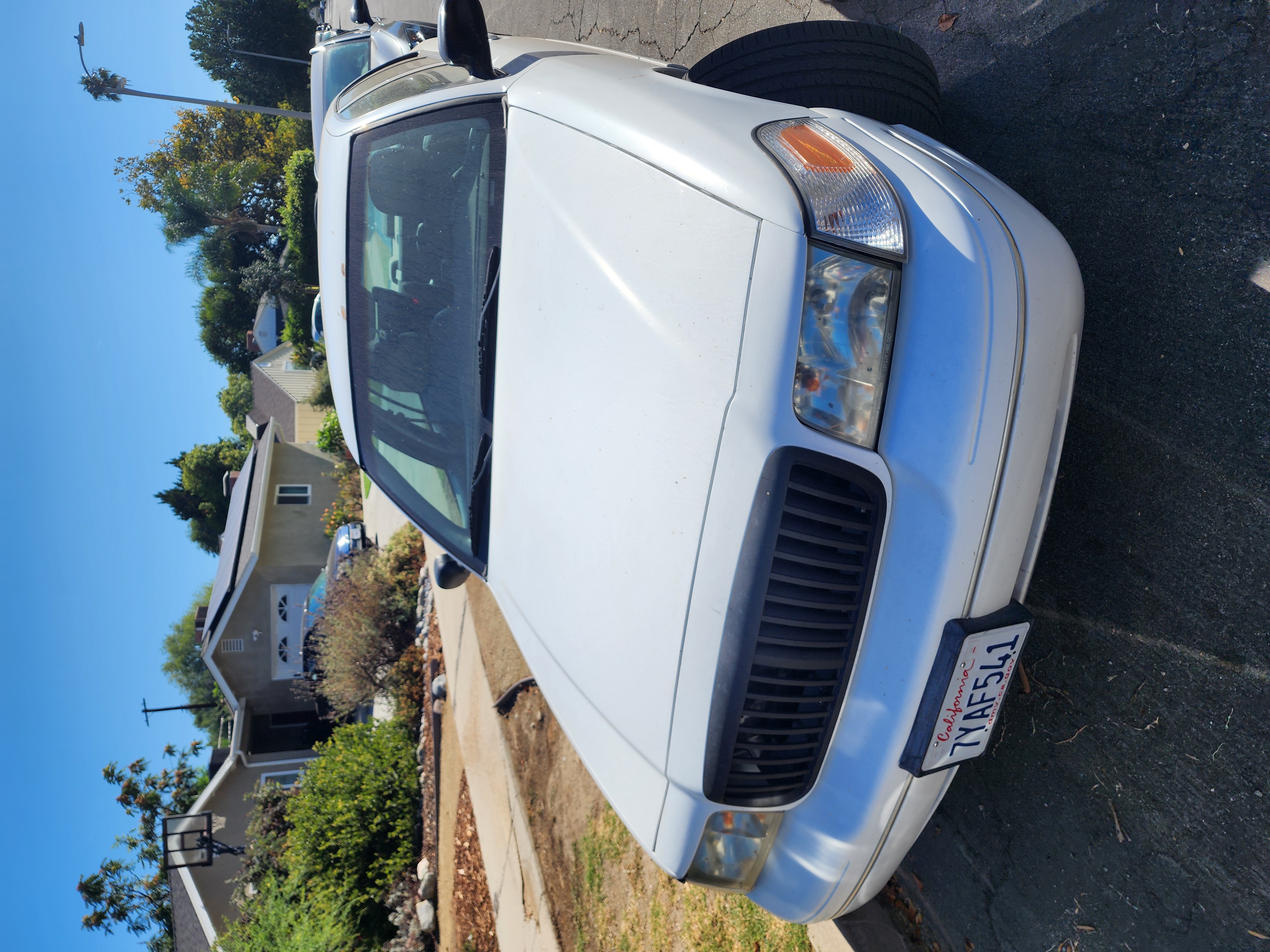 Used 2005 Ford Crown Victoria LX RWD image 2