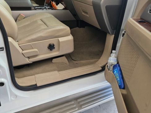 Used 2010 Ford Expedition Eddie Bauer image 8