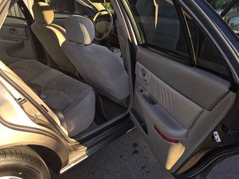 Used 2002 Buick Century Custom w/ Custom Premium Pkg image 15