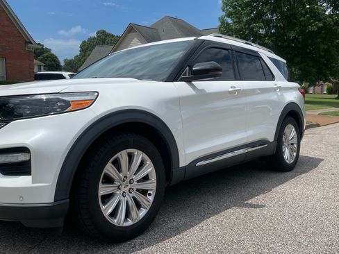 Used 2020 Ford Explorer Limited RWD image 2