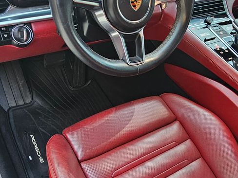 Used 2018 Porsche Panamera image 10