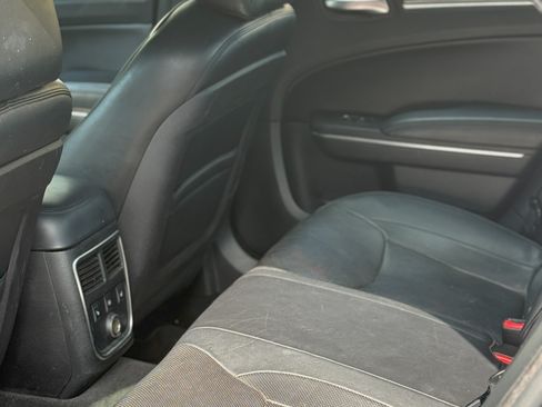 Used 2012 Chrysler 300 C image 7