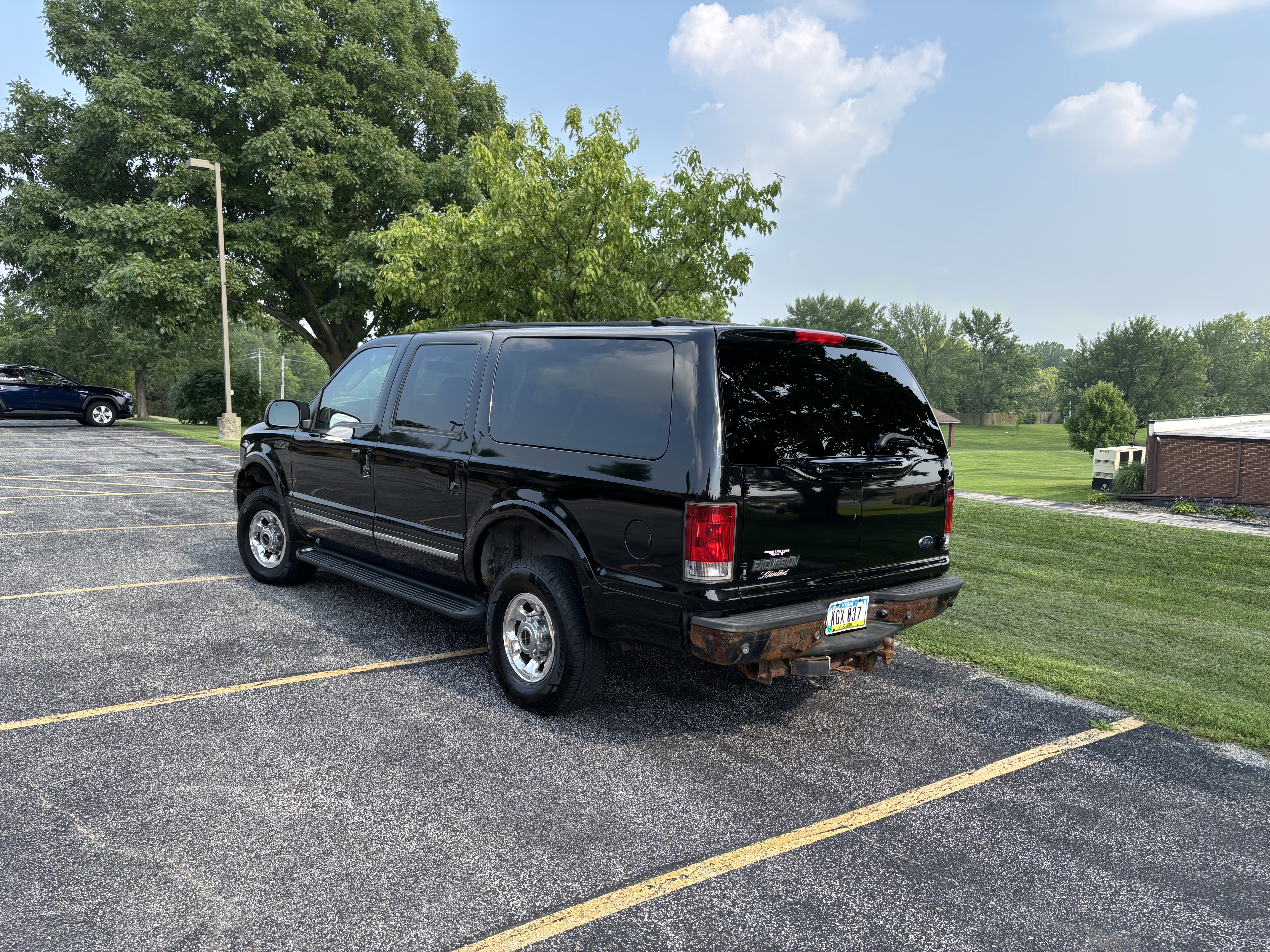 Used 2005 Ford Excursion Limited AWD/4WD image 2