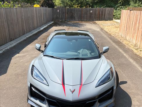 Used 2025 Chevrolet Corvette Z06 RWD image 5