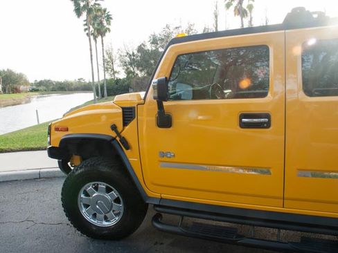 Used 2004 HUMMER H2 w/ Preferred Equipment Group image 4