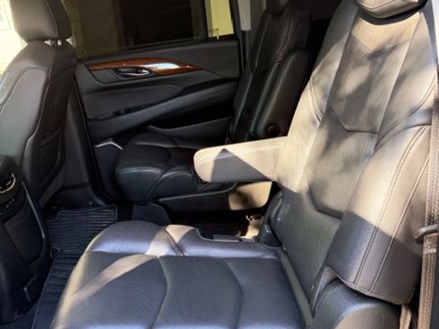 Used 2018 Cadillac Escalade ESV Premium Luxury image 10
