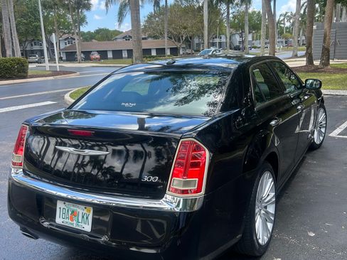 Used 2011 Chrysler 300 Limited w/ Sound Group image 5