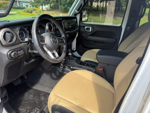 Used 2021 Jeep Wrangler Unlimited Sahara AWD/4WD image 11