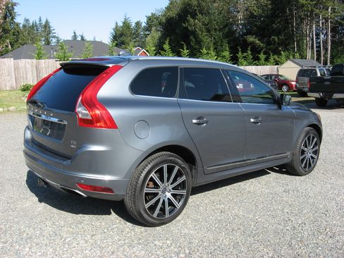 Used 2016 Volvo XC60 T5 Platinum image 9