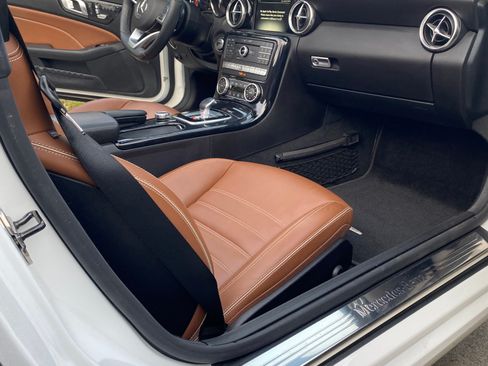 Used 2019 Mercedes-Benz SLC 300 300 Roadster 2D image 9