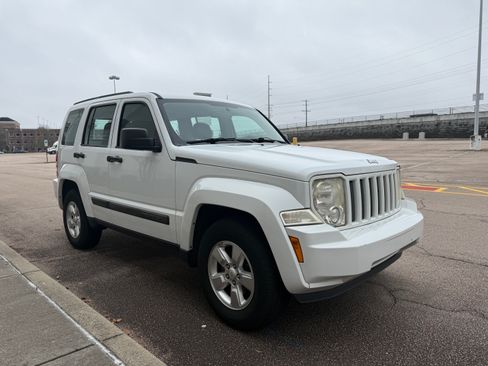 Used 2012 Jeep Liberty Sport w/ Trailer Tow Class III Group image 9
