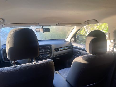 Used 2015 Mitsubishi Outlander ES image 13