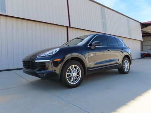 Used 2015 Porsche Cayenne Diesel w/ Premium Package image 2