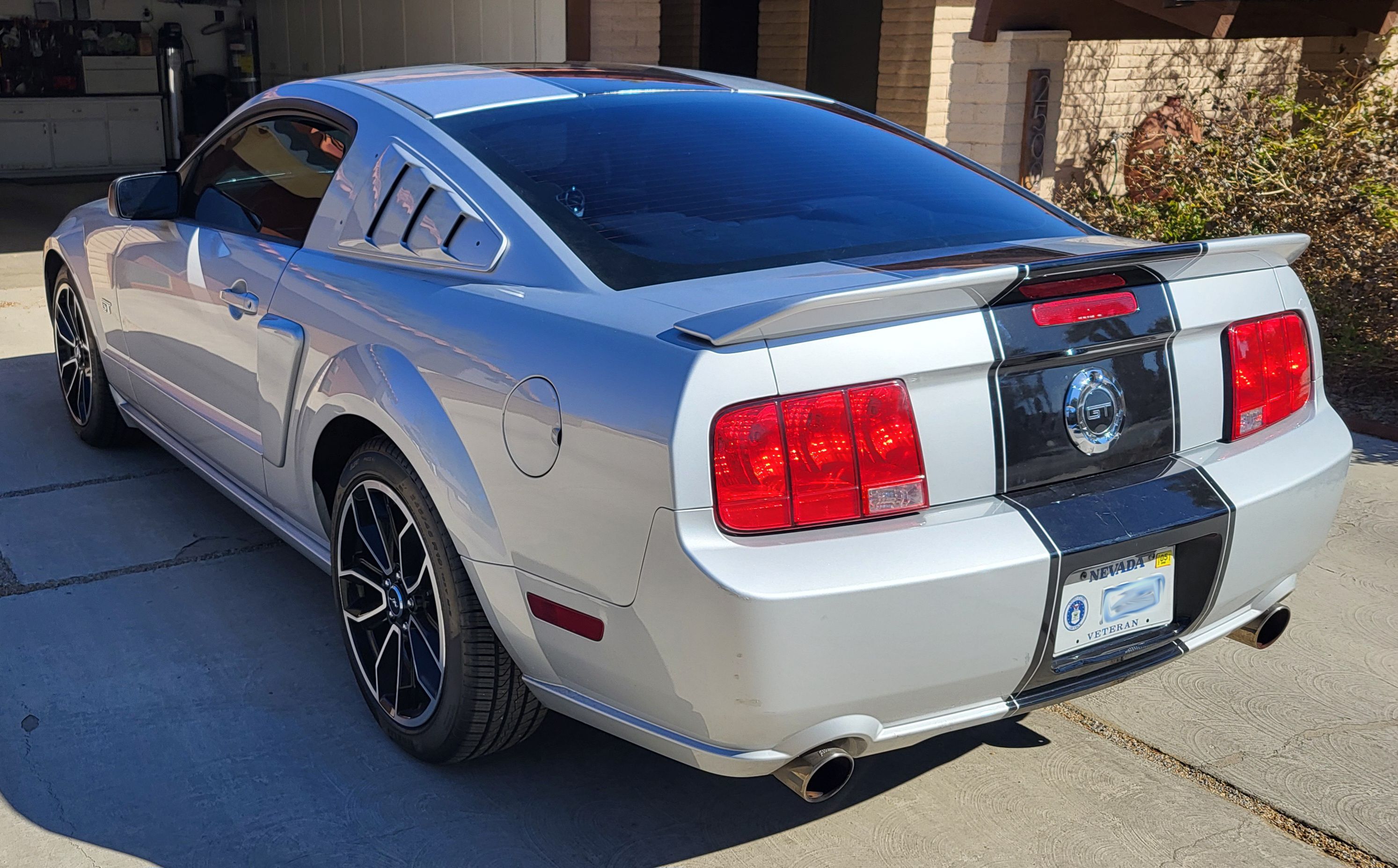 Used 2005 Ford Mustang GT Premium RWD image 8