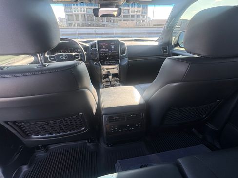 Used 2021 Toyota Land Cruiser Heritage Edition image 15