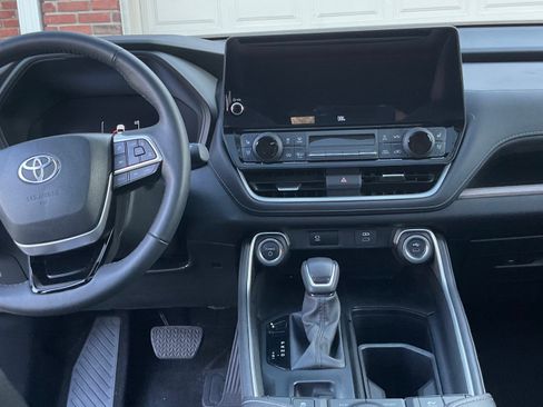 Used 2024 Toyota Grand Highlander AWD Hybrid image 8