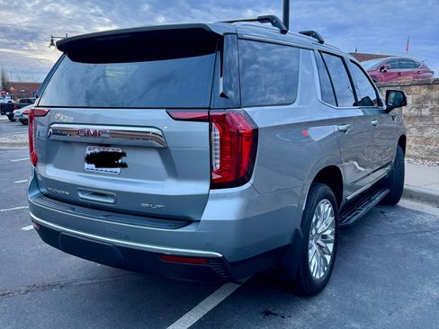 Used 2024 GMC Yukon SLT w/ SLT Premium Package image 8