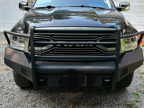 Used 2019 RAM 1500 Laramie w/ Convenience Group AWD/4WD image 2