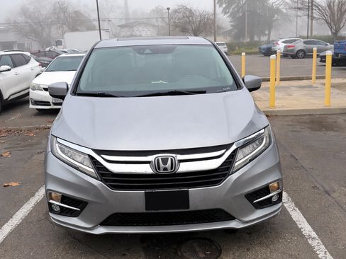 Used 2018 Honda Odyssey Elite image 2