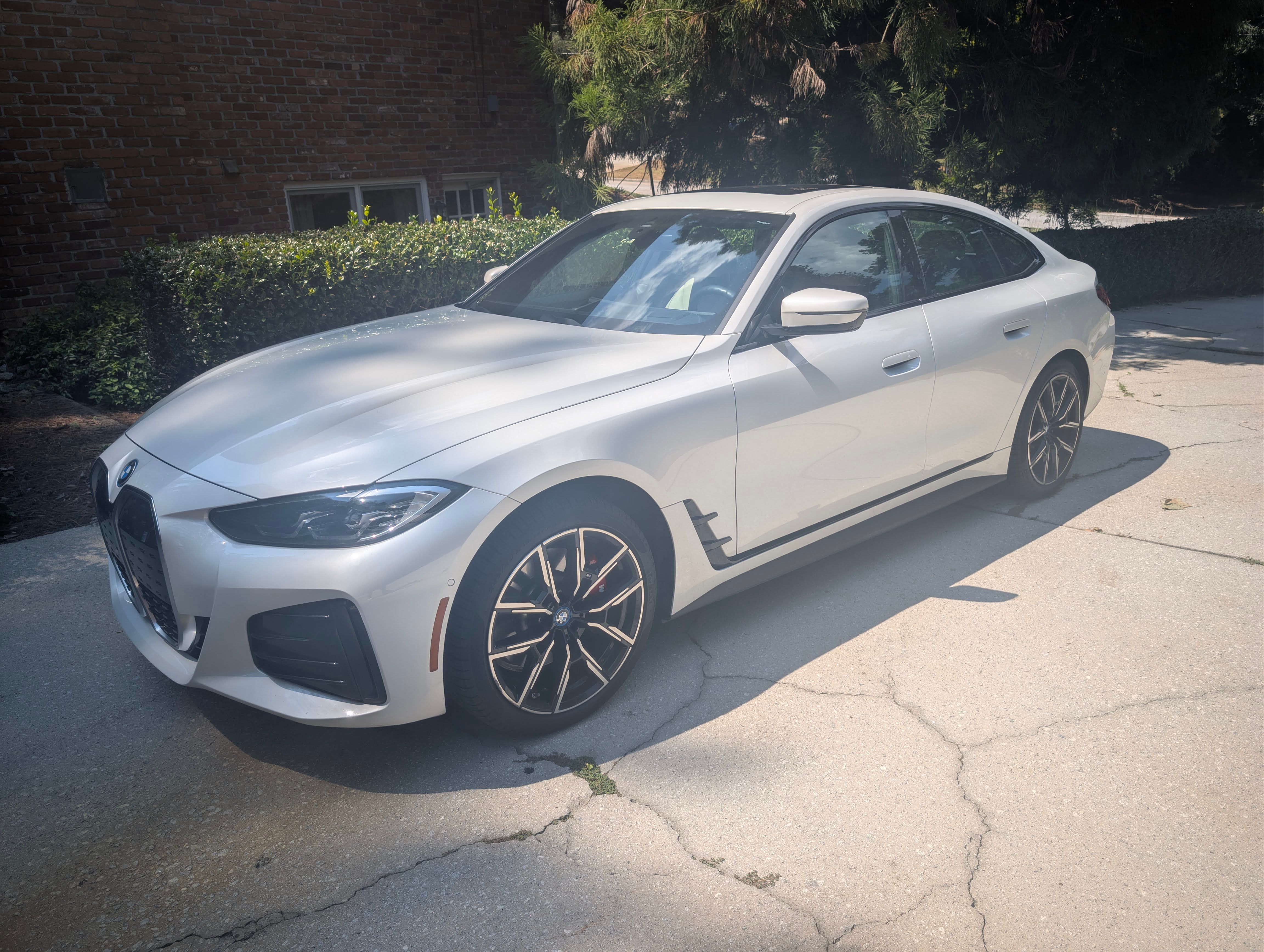 Used 2024 BMW i4 eDrive40 RWD image 2