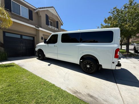Used 2015 Nissan NV 3500 SL w/ Technology Package RWD image 11
