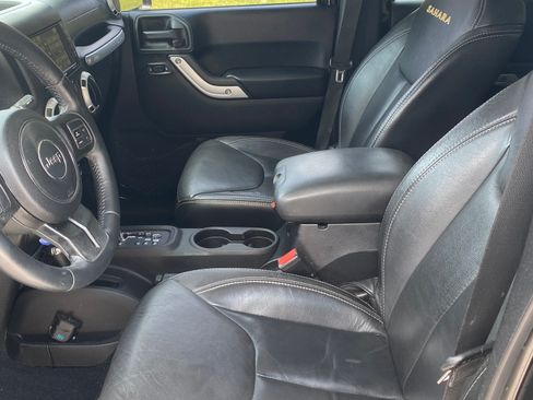 Used 2015 Jeep Wrangler Unlimited Sahara image 12