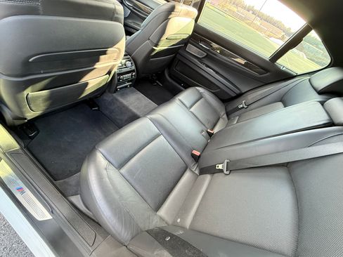 Used 2013 BMW 750Li xDrive image 19