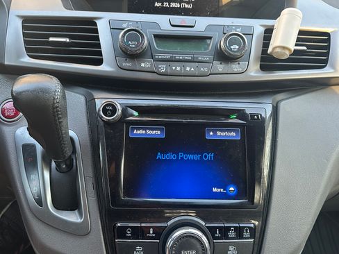 Used 2015 Honda Odyssey Touring Elite image 17