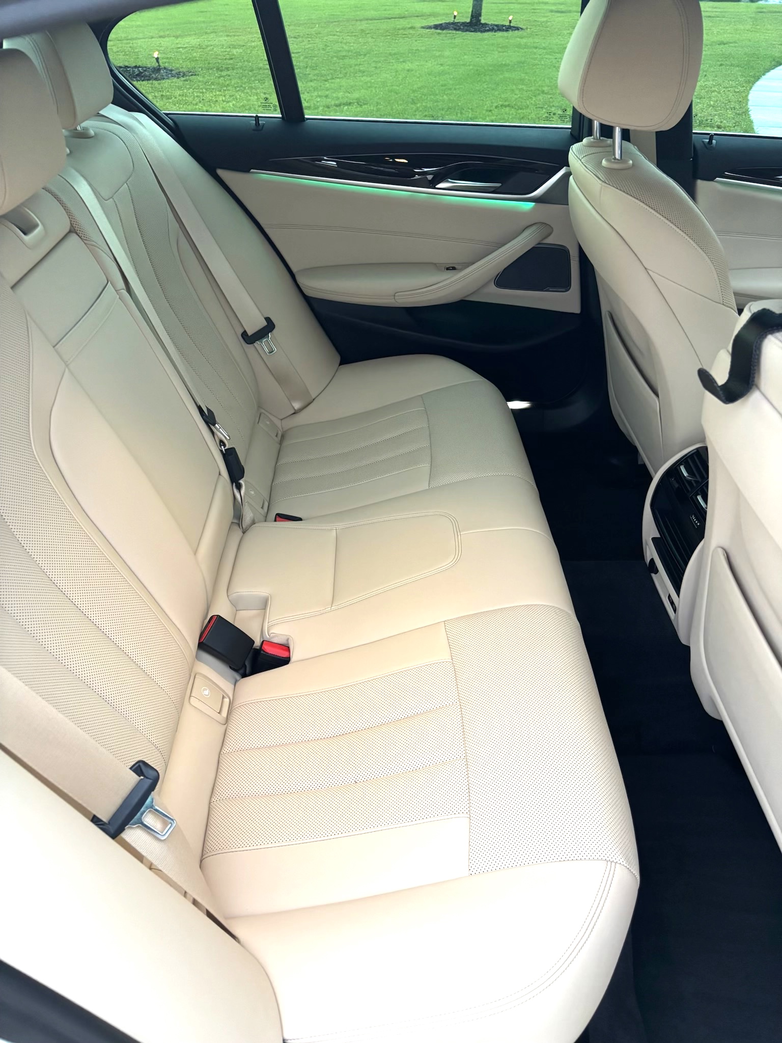 Used 2021 BMW 530i w/ Premium Package RWD image 6
