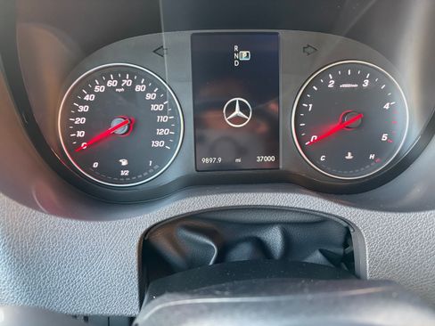 Used 2021 Mercedes-Benz Sprinter 2500 image 9