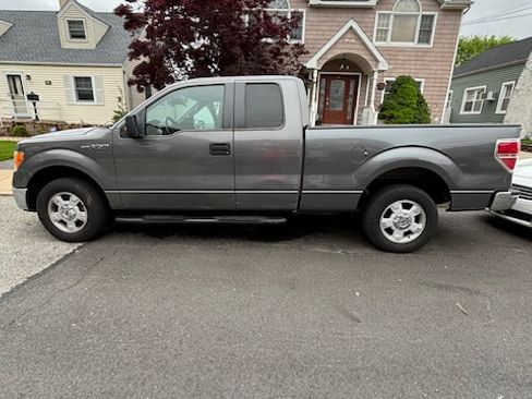 Used 2011 Ford F150 XLT w/ XLT Convenience Pkg image 2