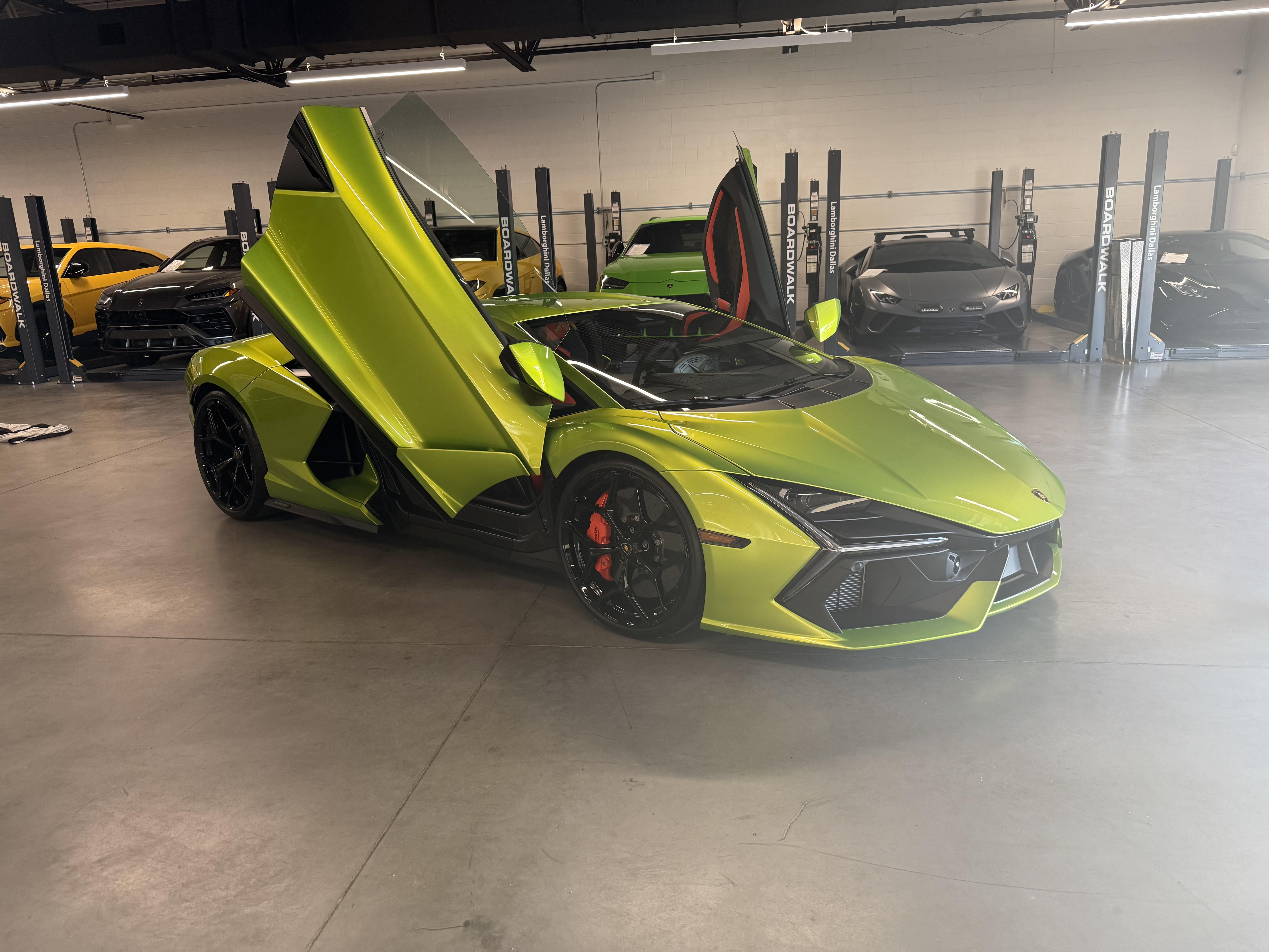 Used 2024 Lamborghini Revuelto AWD/4WD image 2