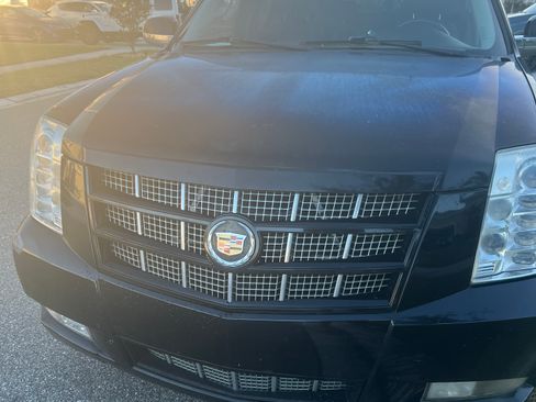Used 2012 Cadillac Escalade ESV Premium image 17