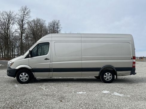 Used 2016 Mercedes-Benz Sprinter 2500 image 2