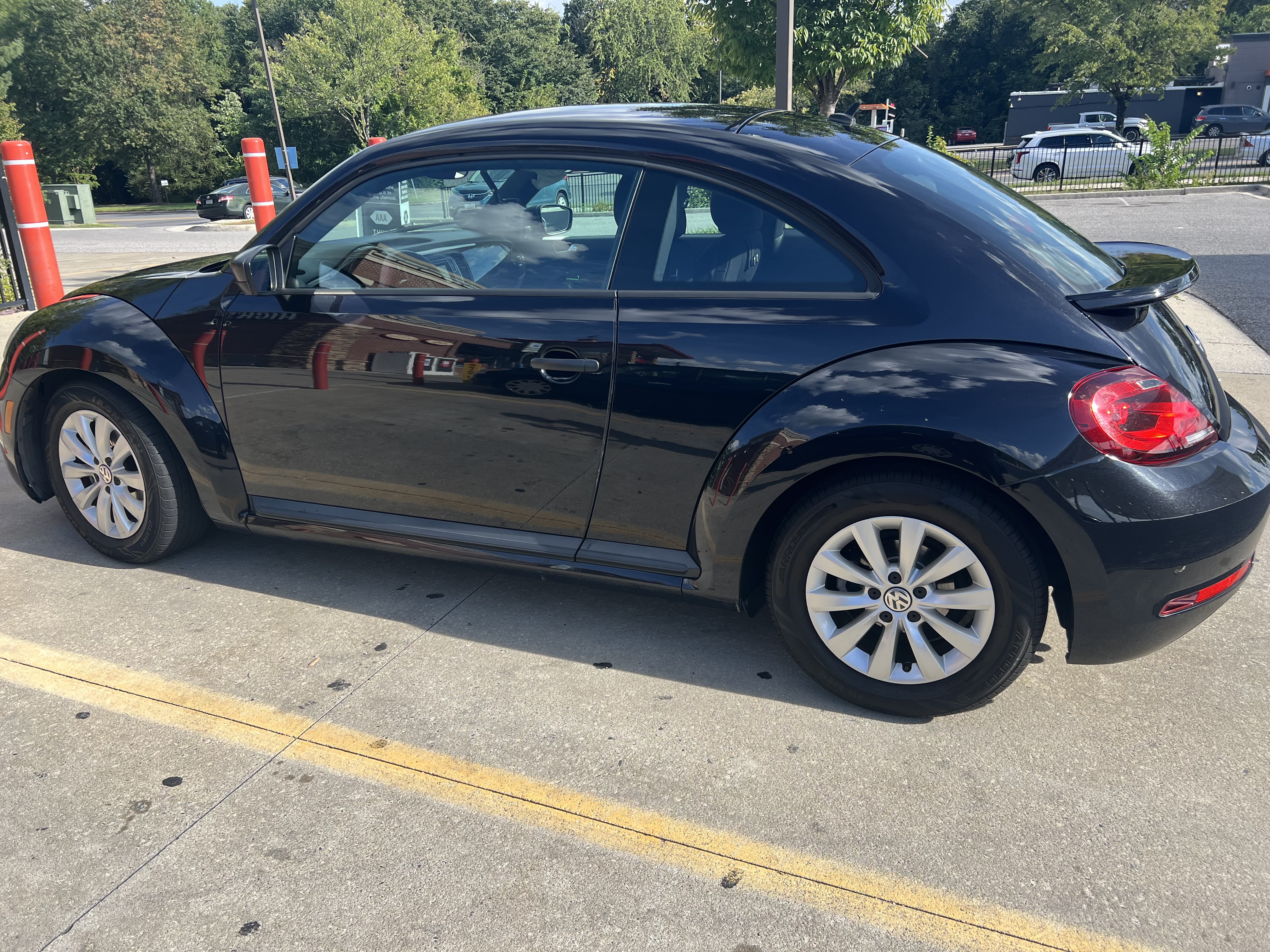 Used 2018 Volkswagen Beetle 2.0T S FWD image 9
