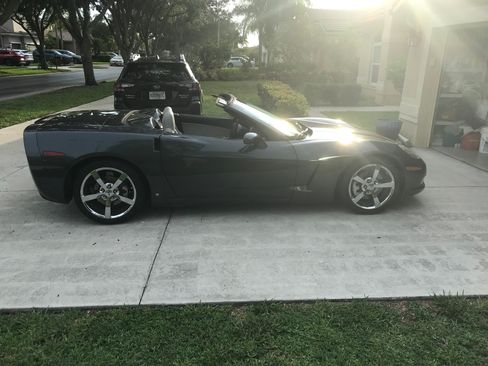 Used 2009 Chevrolet Corvette Convertible w/ Preferred Equipment Group RWD image 4