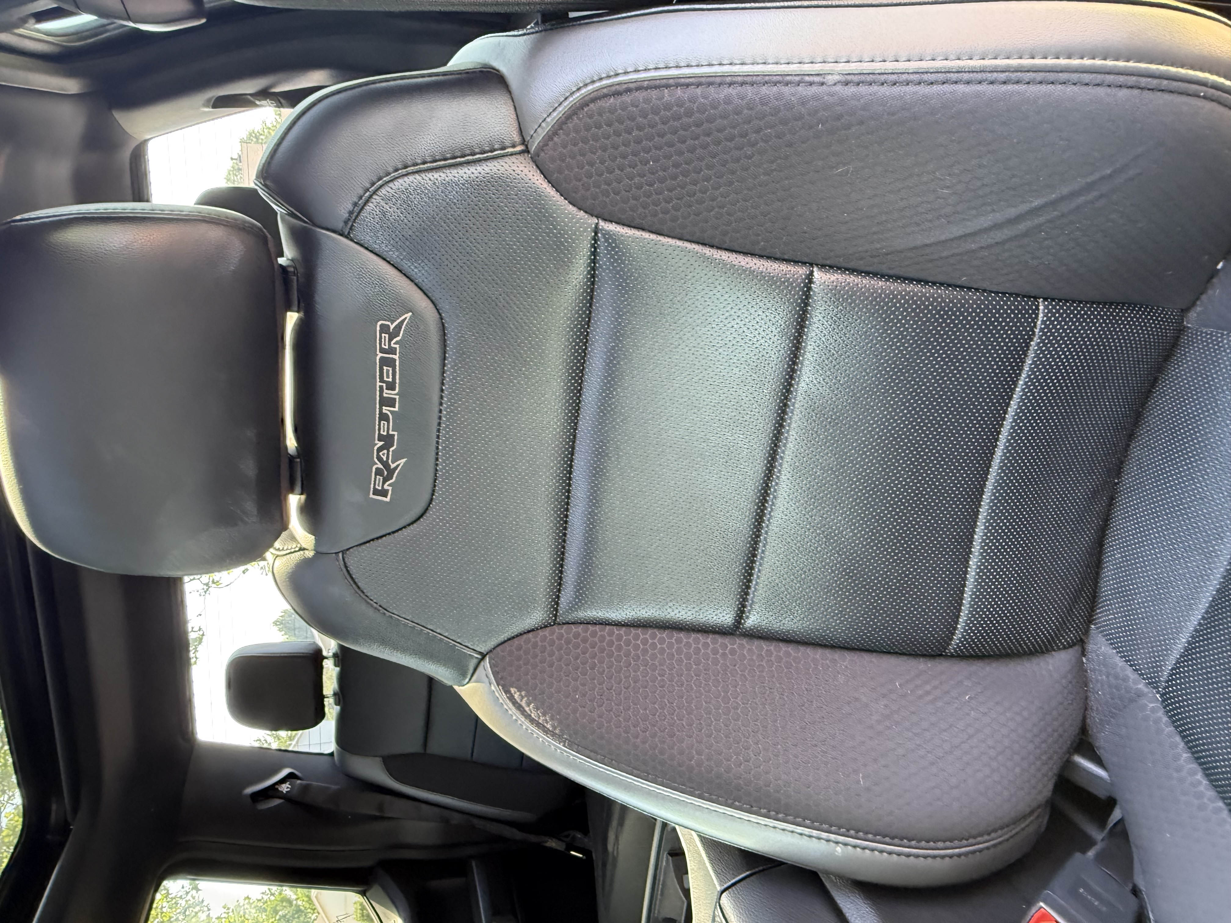 Used 2019 Ford F150 Raptor w/ Equipment Group 802A Luxury AWD/4WD image 15
