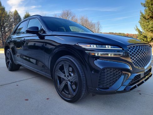 Used 2024 Genesis GV70 2.5T w/ Sport Prestige Package image 8