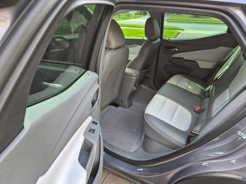 Used 2022 Chevrolet Bolt EUV Premier w/ Sun & Sound Package image 11