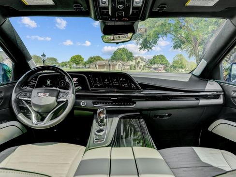 Used 2021 Cadillac Escalade Sport w/ Driver Assist Tech Package image 16