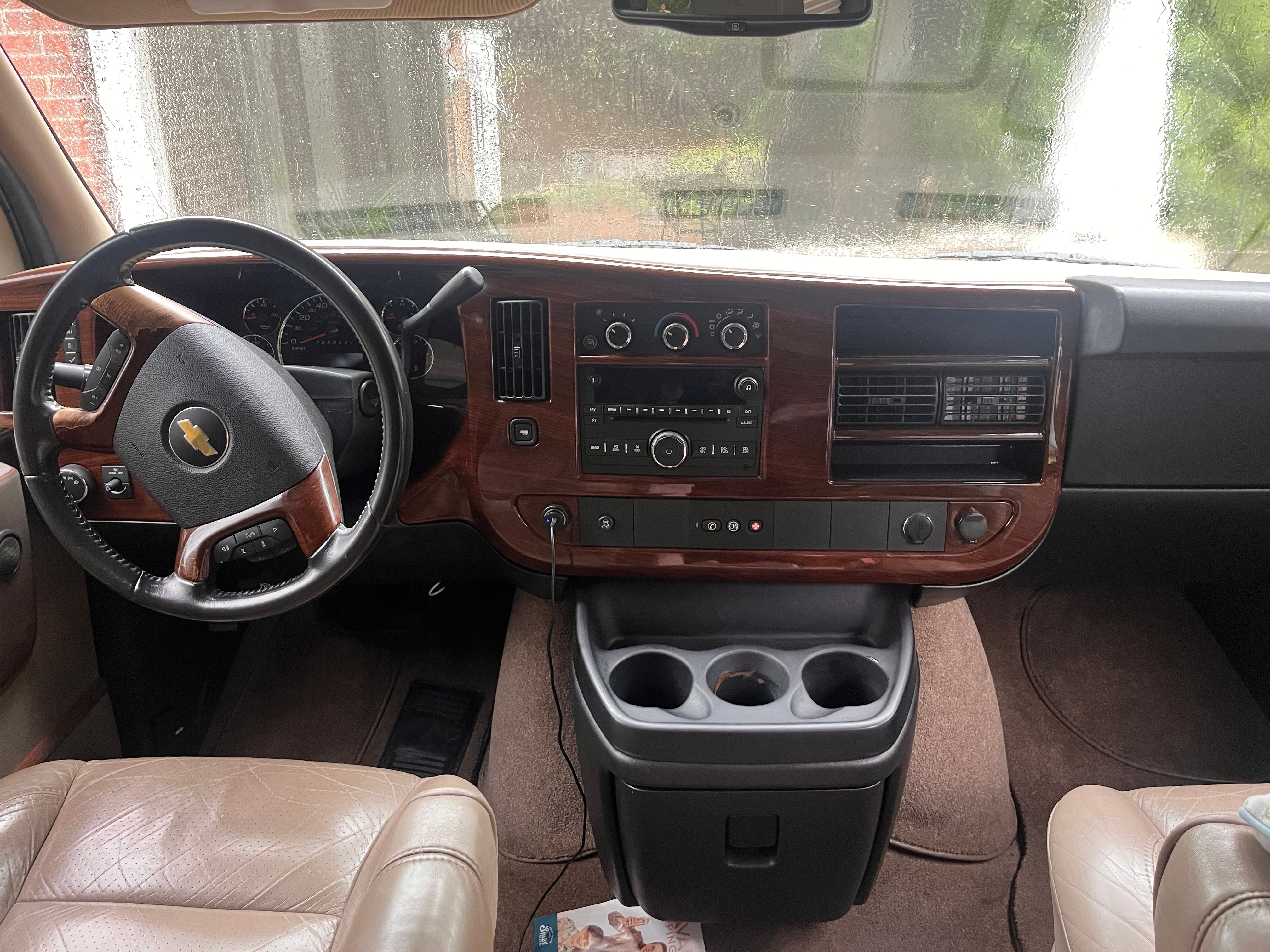 Used 2011 Chevrolet Express 1500 AWD image 6