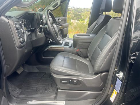 Used 2022 Chevrolet Silverado 2500 LT w/ Midnight Edition AWD/4WD image 10