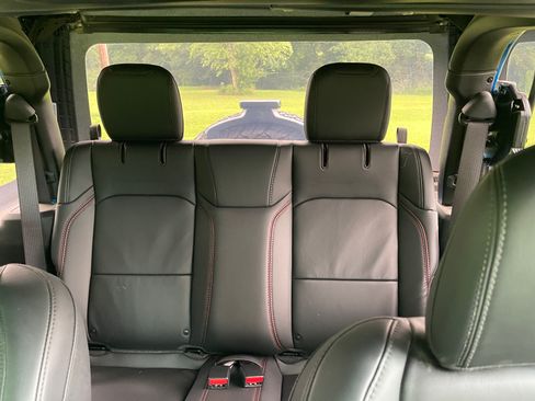 Used 2025 Jeep Wrangler Rubicon w/ Steel Bumper Group AWD/4WD image 15