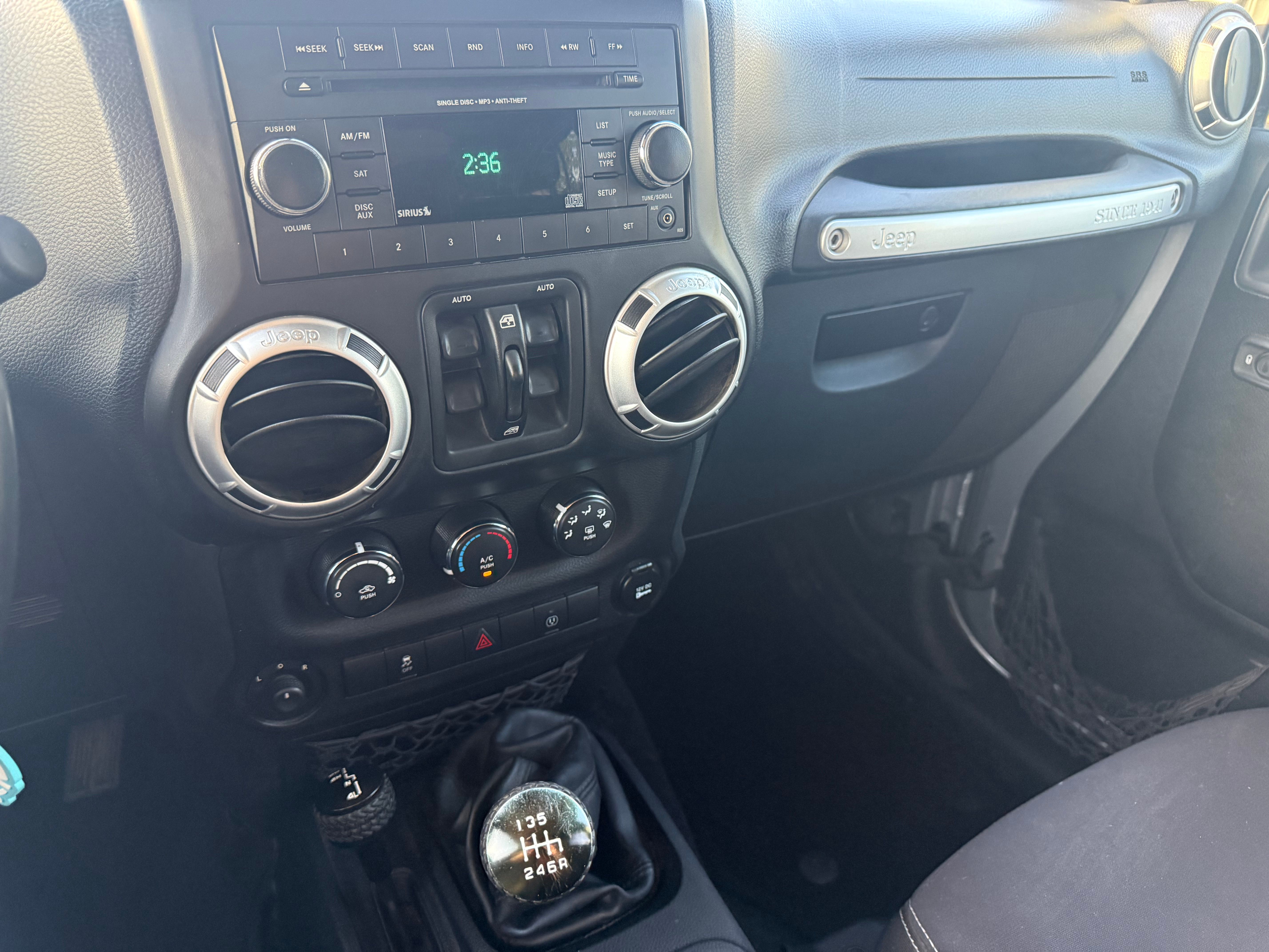 Used 2014 Jeep Wrangler Unlimited Sahara AWD/4WD image 19