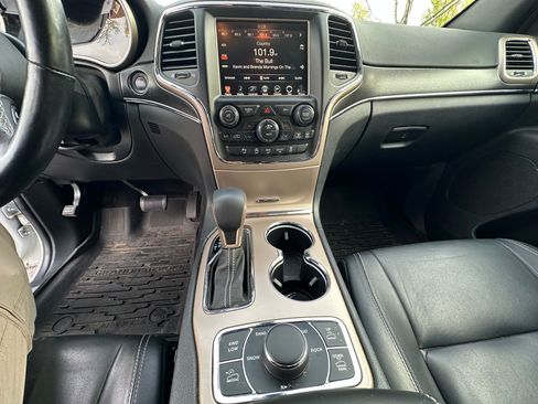 Used 2017 Jeep Grand Cherokee Limited AWD/4WD image 11