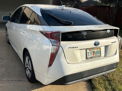 Used 2017 Toyota Prius Three Touring image 9