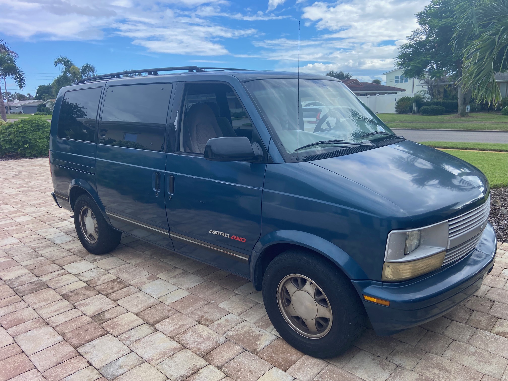 Used 1998 Chevrolet Astro AWD Passenger image 5