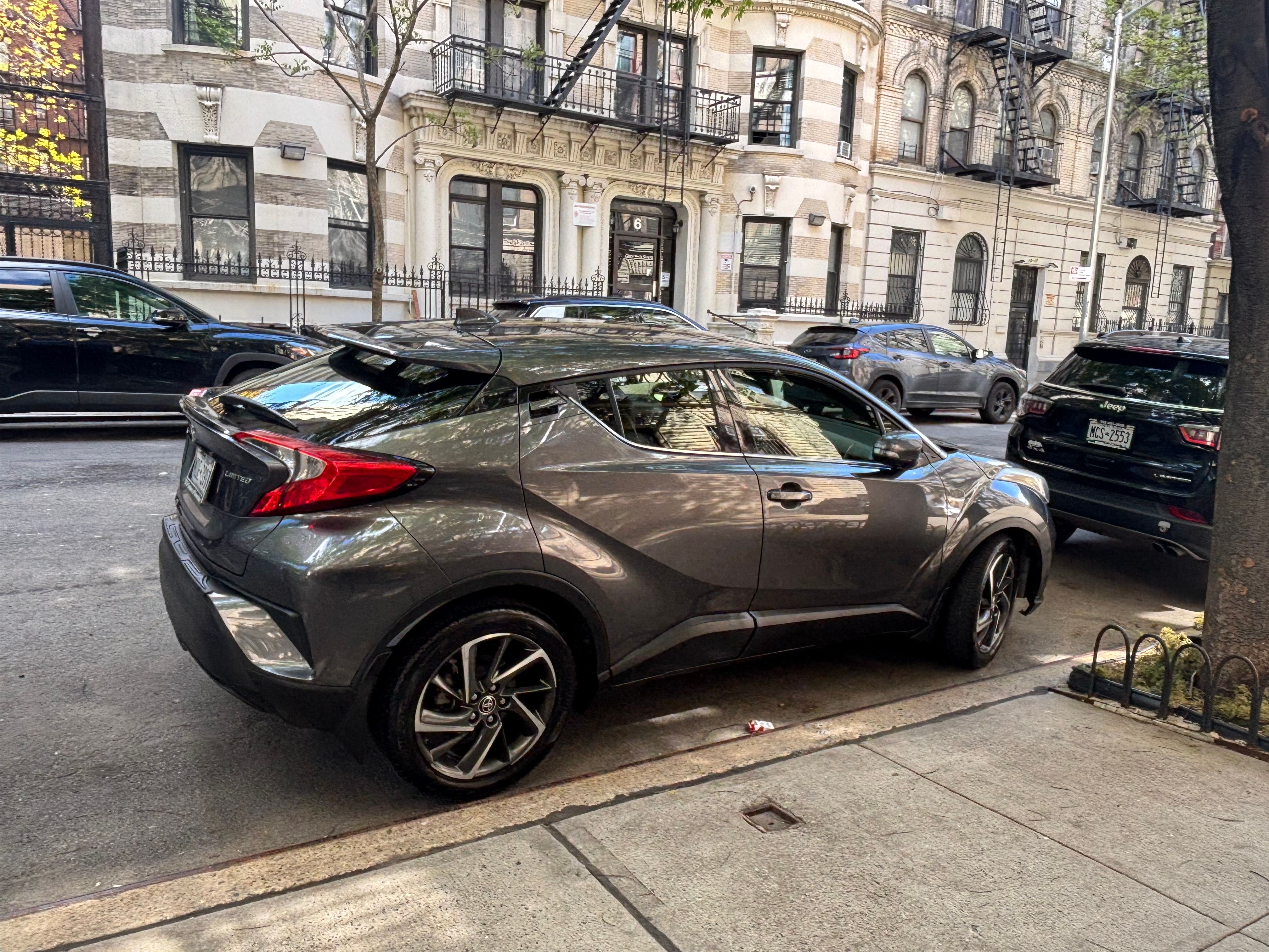 Used 2020 Toyota C-HR Limited FWD image 5